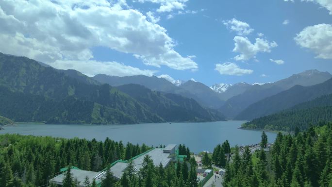 天山 山脉 天池 博格达峰 森林