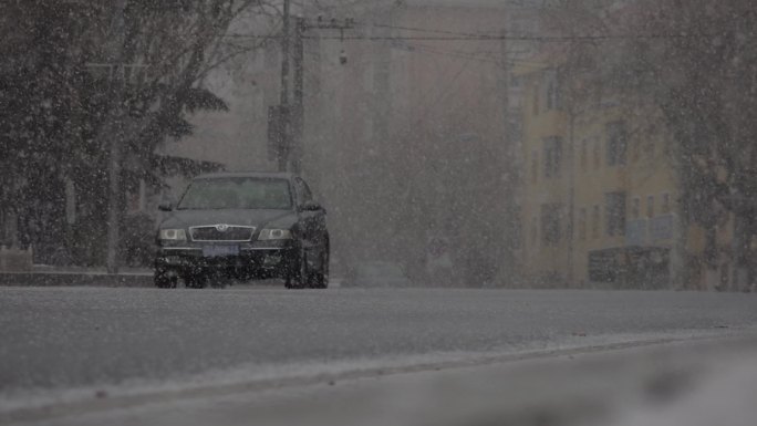 风雪中的街道雪花飞雪飘雪下雪鹅毛大雪