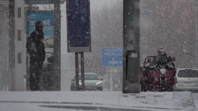 风雪中的街道雪花飞雪飘雪下雪鹅毛大雪