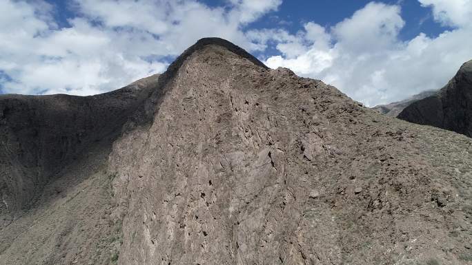 航拍新疆高山