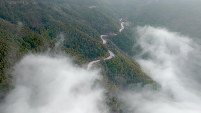 航拍金华北山云海中的盘山公路