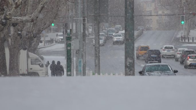 风雪中的街道雪花飞雪飘雪下雪鹅毛大雪