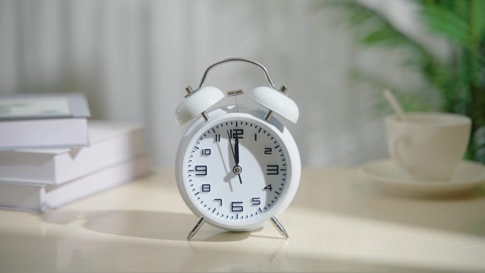 闹钟闹铃中午十二点