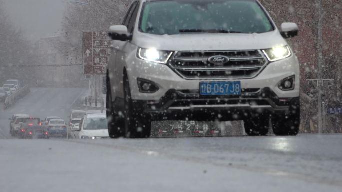 风雪中的街道雪花飞雪飘雪下雪鹅毛大雪