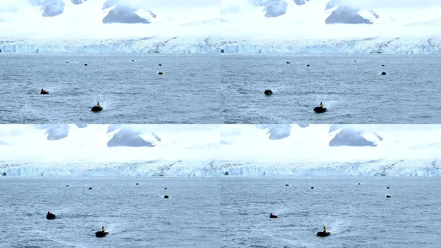 南极半岛蓝色海洋上美丽多彩的皮划艇