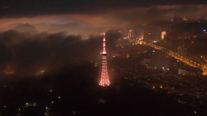 平流雾下的威海电视塔夜景环绕