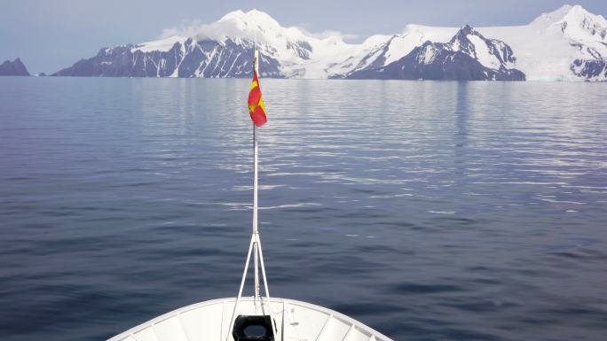 南极洲天堂湾旗帜冰雪大海