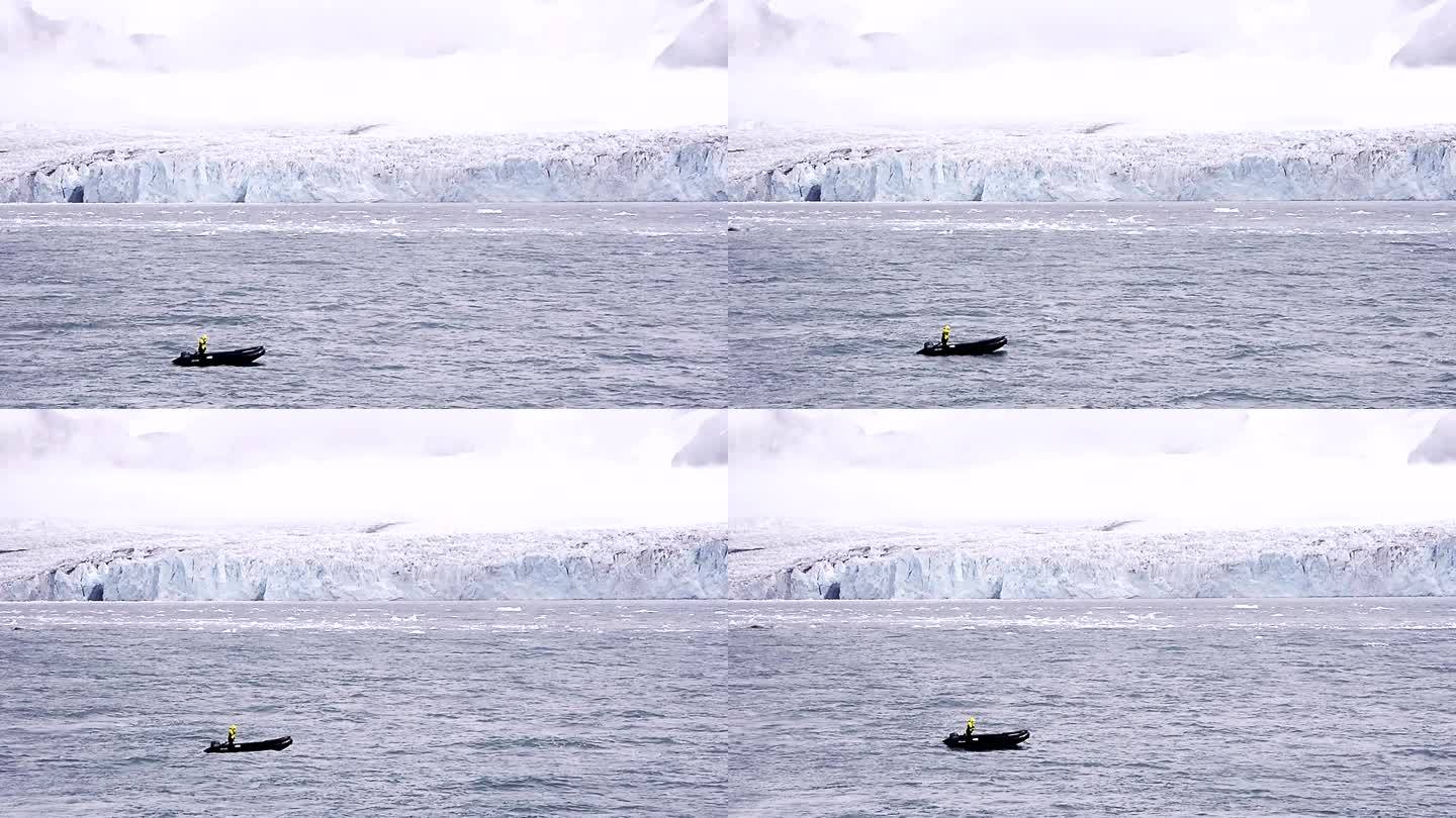 ：南极半岛蓝色海洋上美丽多彩的皮划艇