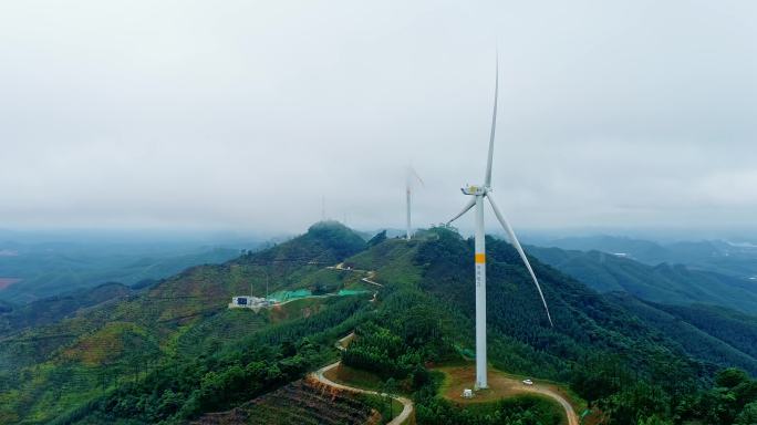 南方电网山顶大风车风力发电场