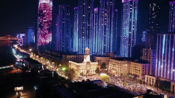 航拍武汉江汉关跨年放气球灯光秀气氛节日