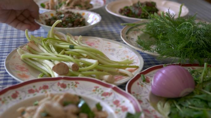 一套i-san餐，泰国东北部美食，套餐