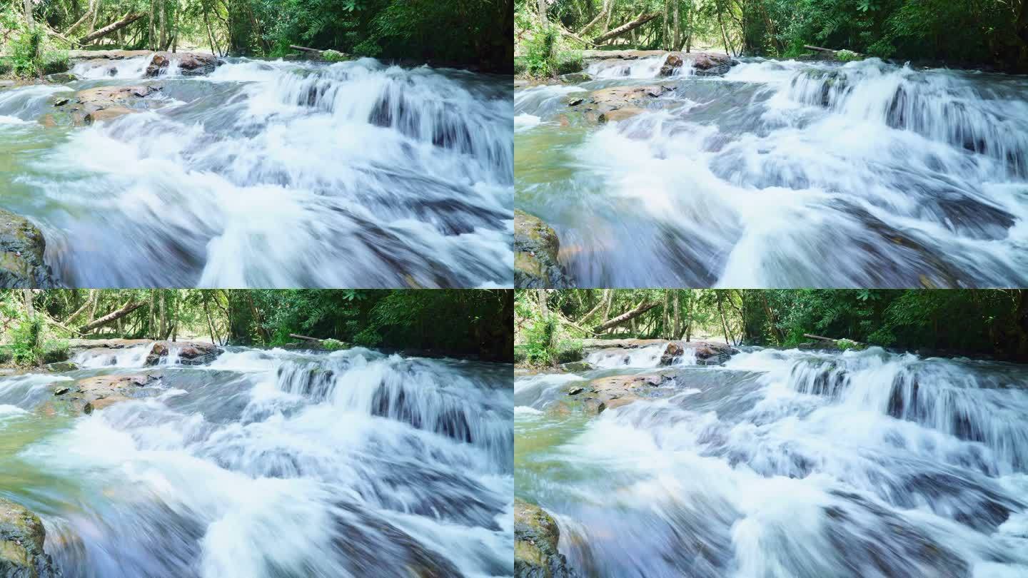 山涧水从岩石和巨石上跌落的视频片段