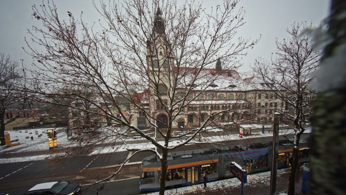 德国莱比锡历史中心延时历史区的雪
