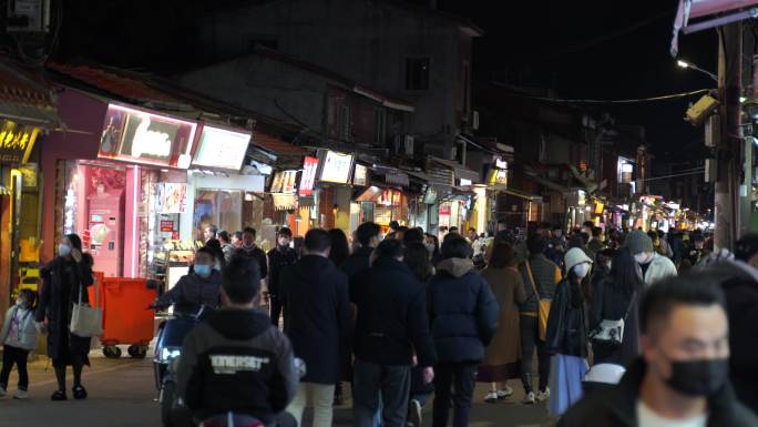 夜晚步行街人流商业街人群泉州西街老街夜景