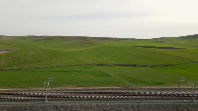 农田里的铁路，背景
