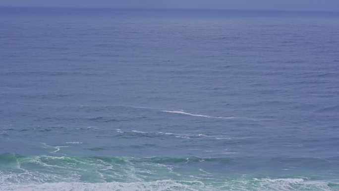 开放的海浪和缓慢运动的大西洋涟漪
