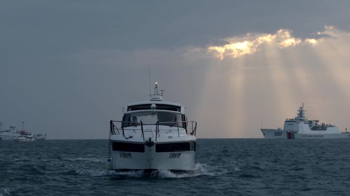 游艇，海面，耶稣光，游轮出海，大海风景