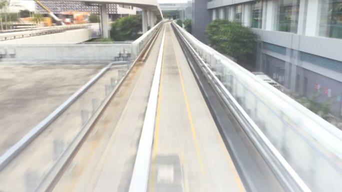 新加坡机场无人驾驶列车视图