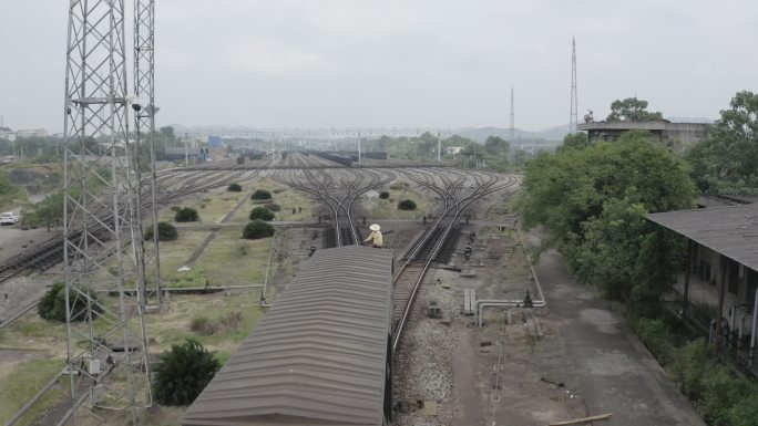 编组站铁路货运驼峰提钩放风火车解体株洲北