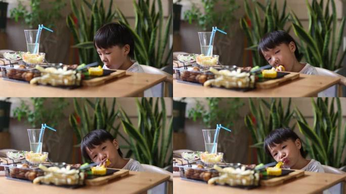 小男孩在餐厅吃饭玉米自助餐小孩
