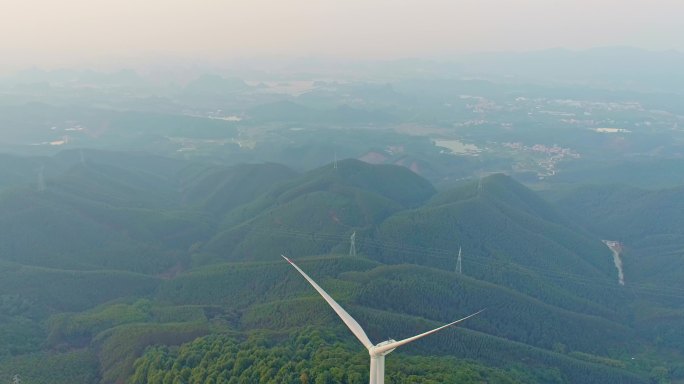 南方电网山顶大风车风力发电场