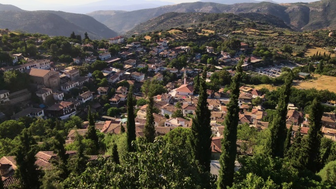 土耳其锡伦山区小镇锡伦古村的鸟瞰图，村庄中的历史房屋，历史房屋之间的无人机视图，背景视频，