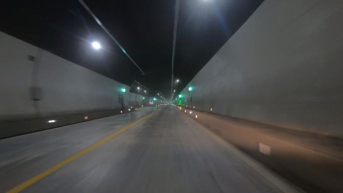 隧道开车行驶第一视角开车绵茂线行驶限速G
