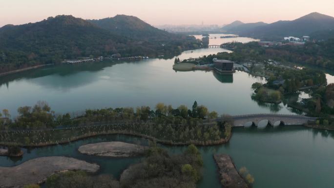 杭州湘湖跨湖桥博物馆初冬晨曦航拍