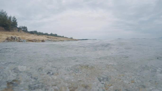 海浪飞溅式摄像机侧面