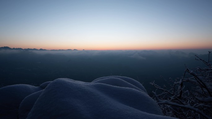 山区雪后日出4K