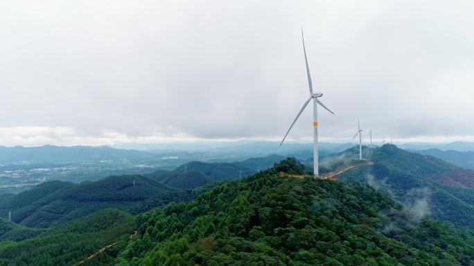 南方电网山顶大风车风力发电场