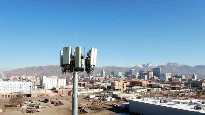 盐湖城市中心的5G蜂窝塔