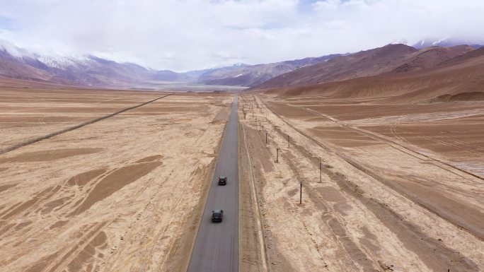 航拍新疆新藏公路行车自驾游3