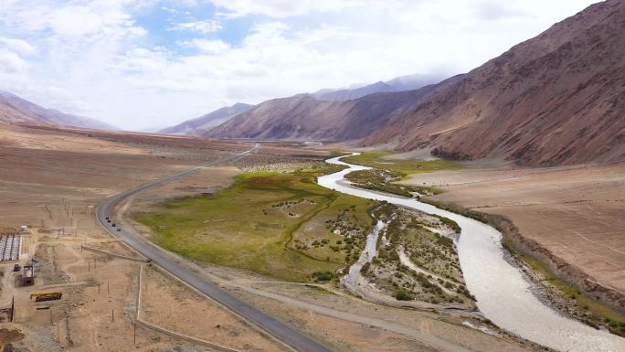 航拍新疆新藏公路行车自驾游6