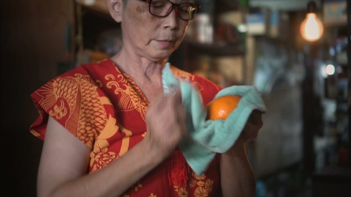 亚洲资深女性欢度中国新年