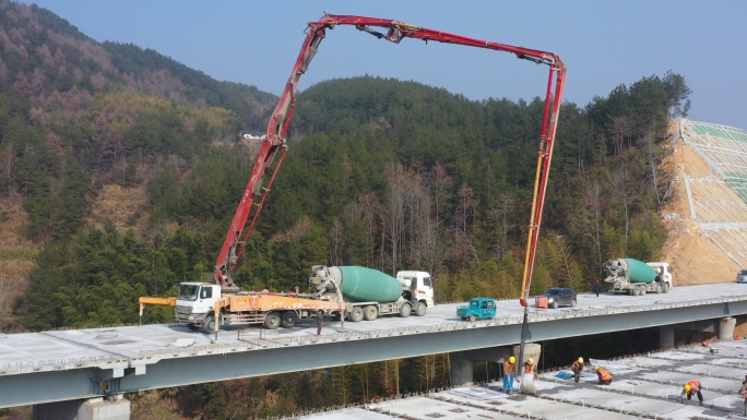 大桥建设桥梁施工桥面板钢箱梁大桥