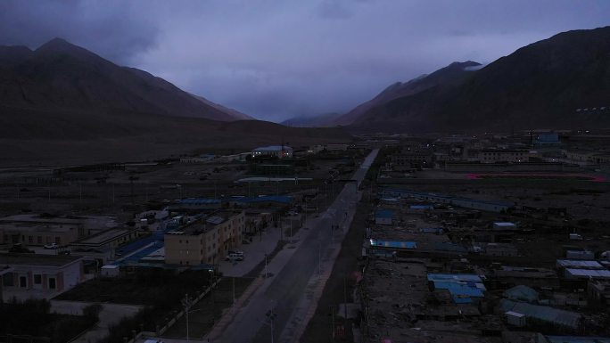 2.7K航拍新疆清晨边塞小镇赛图拉镇