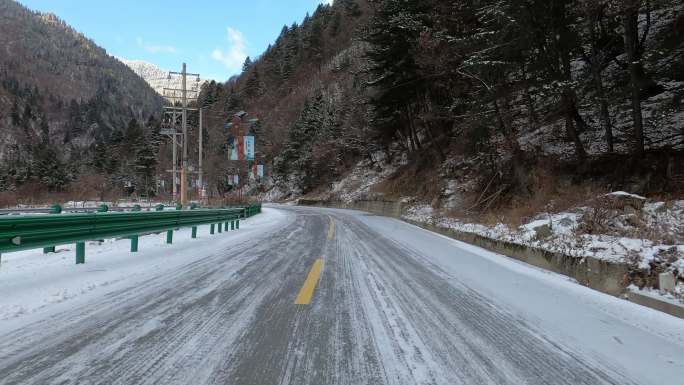 第一视角开车积雪公路行驶冬天开车视角A