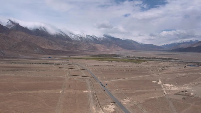 航拍新疆新藏公路行车自驾游2