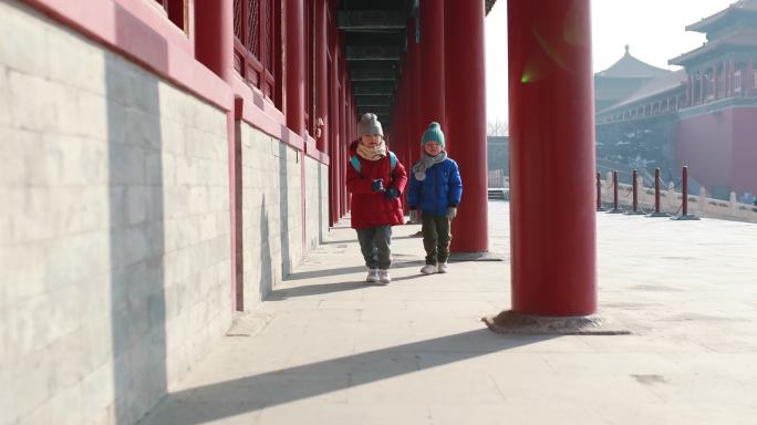 儿童游客参观故宫儿童在故宫