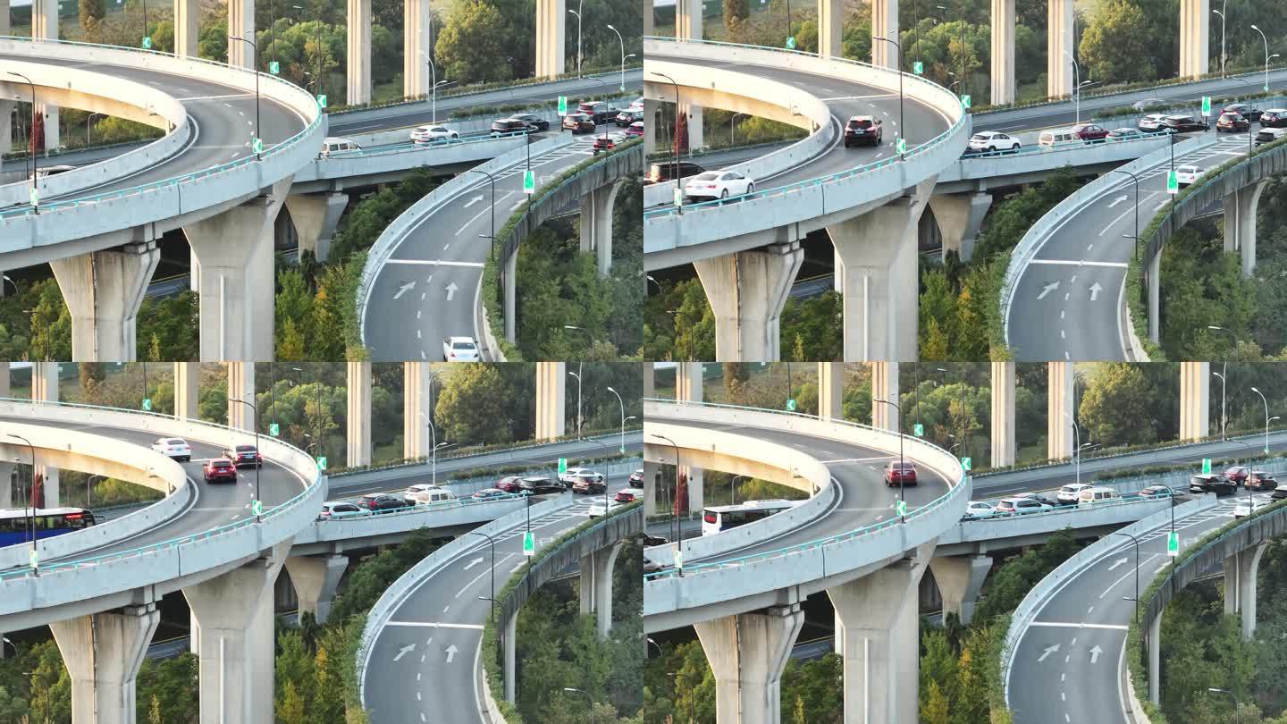 汽车在高架桥上行驶