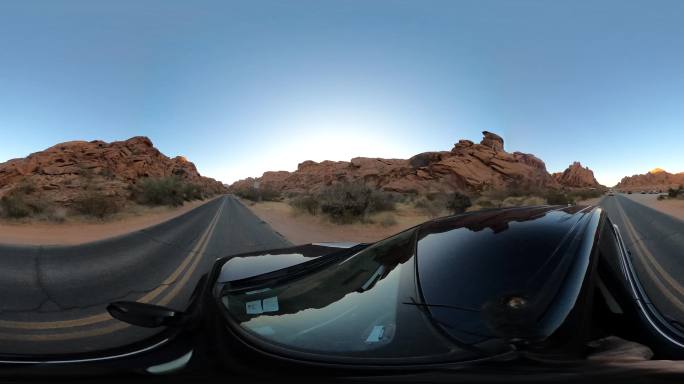 驾车穿越火谷峡谷（等矩形360 VR）