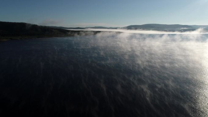 航拍日出水面晨雾