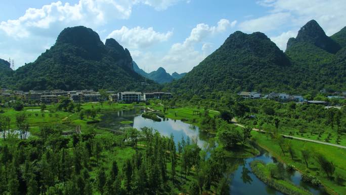 4K绿水青山湖泊绿色生态度假区桂林鲁家村