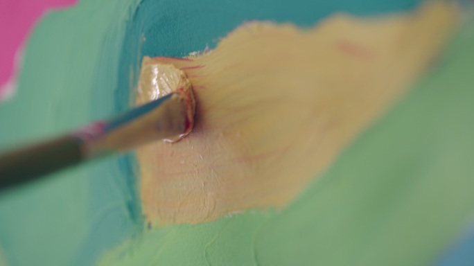 3画笔蘸颜料画油画水粉