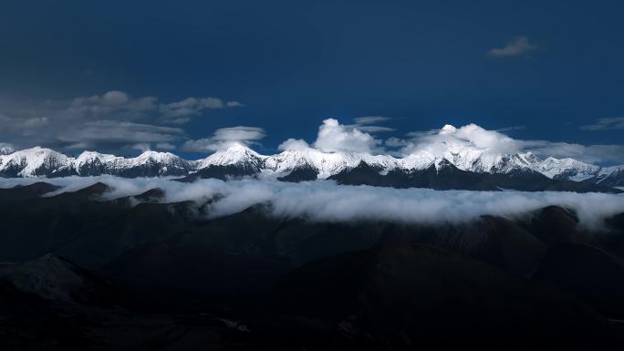 贡嘎雪山日落蓝调航拍