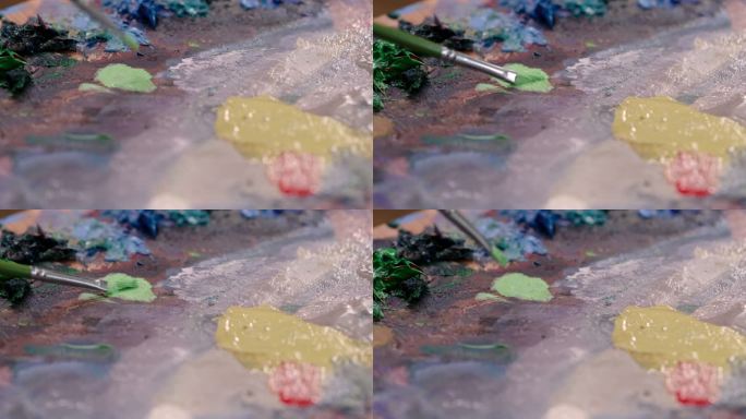 5画笔蘸颜料画油画水粉