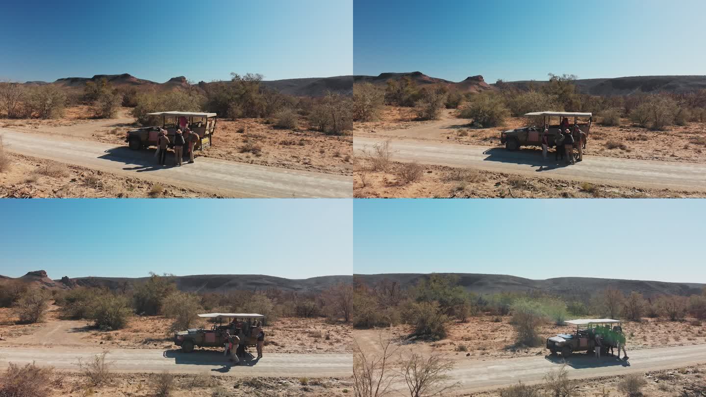 Safari旅行团在阳光明媚的风景中返回车辆
