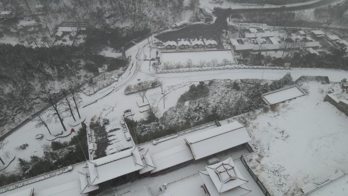 航拍冬季雪后的威海里口山广福寺