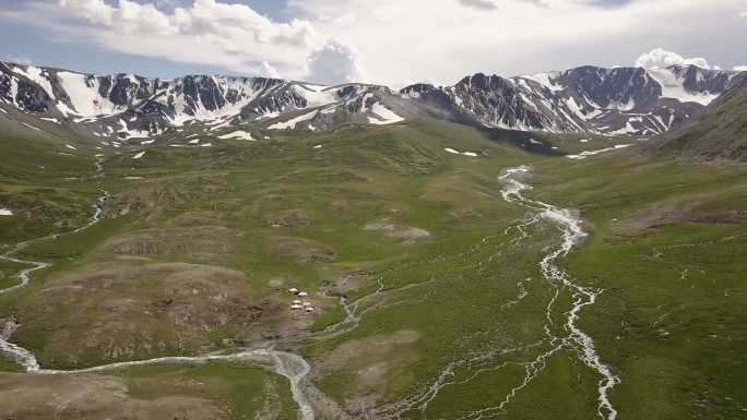 蒙古蒙古的雨尔特山谷